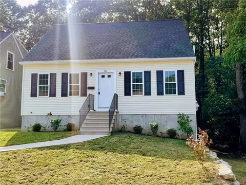 86 West St, Groton, CT 06340