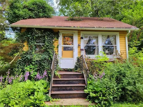 13 Webb Rd, Naugatuck, CT 06770