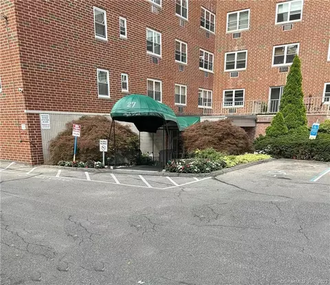 27 Northill St #1U, Stamford, CT 06907