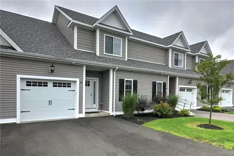 40 S Lakeside Dr #40, Orange, CT 06477