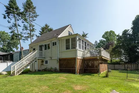 39 Oak Ave, Guilford, CT 06437