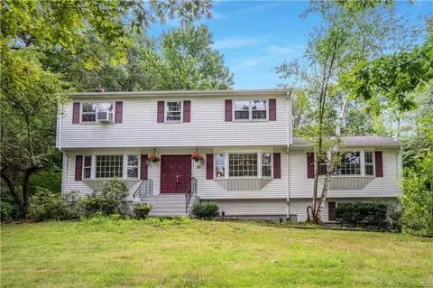 23 Windham Dr, Simsbury, CT 06070