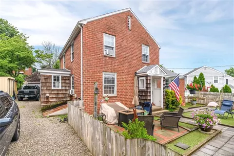 20 Greenlawn Dr, Fairfield, CT 06825
