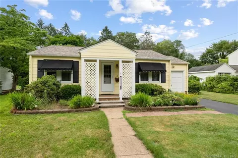 5 Hillside Rd, Old Lyme, CT 06371