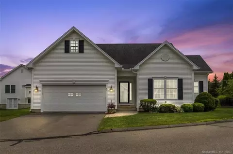 82 Brookview Pl #82, Plantsville, CT 06479