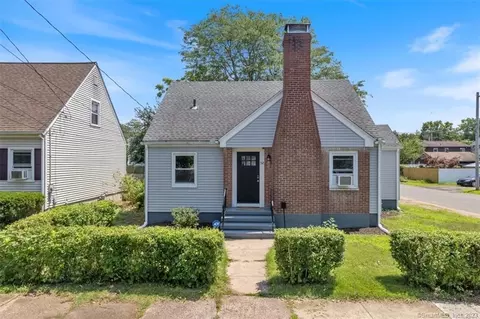 52 Clifton St, Wallingford, CT 06492