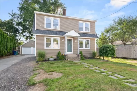 62 Miner Ave, Waterford, CT 06385