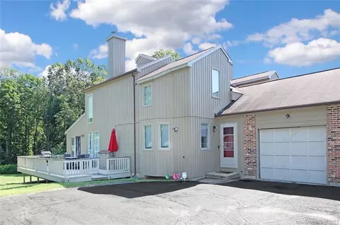 1 Far View Cmns #1, Southbury, CT 06488