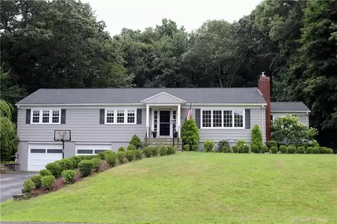 127 Cummings Dr, Orange, CT 06477