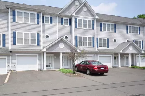 11 Songbird Ln #11, Farmington, CT 06032