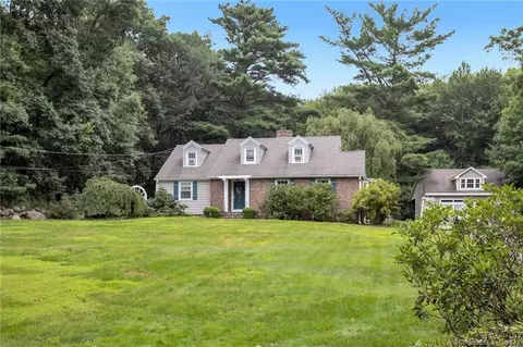 486 Moose Hill Rd, Monroe, CT 06468