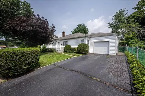 89 Francis St Ext, East Haven, CT 06512
