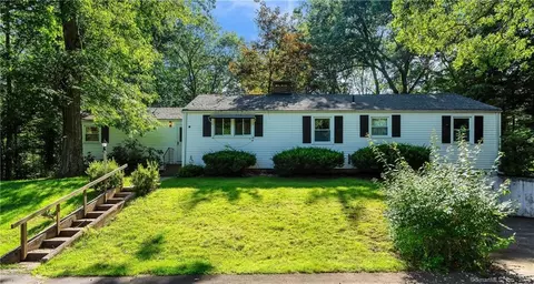 109 Scoville Rd, Avon, CT 06001