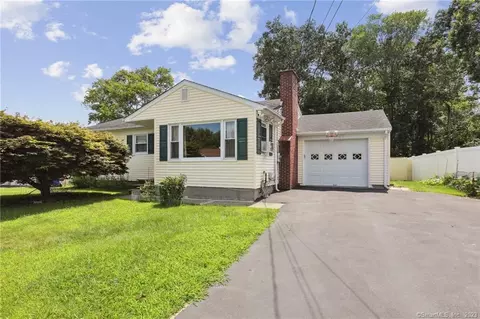 10 Maple Ridge Rd, Danbury, CT 06811