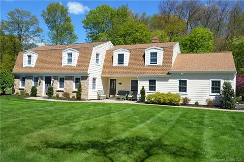 15 Cayer Cir, Shelton, CT 06484