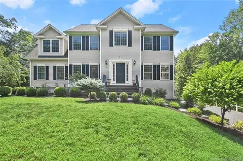 30 Woodbine Ln, Newtown, CT 06470