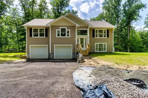 7 Astoria Dr, New Fairfield, CT 06812