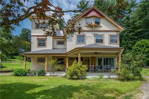 59 Highland Ave, New Hartford, CT 06057
