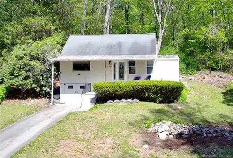 46 Boughton Rd, Old Lyme, CT 06371