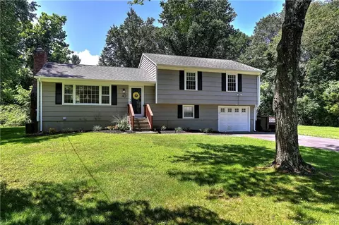 40 Ripton Rdg, Monroe, CT 06468