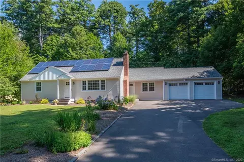 26 Ichabod Rd, Simsbury, CT 06070