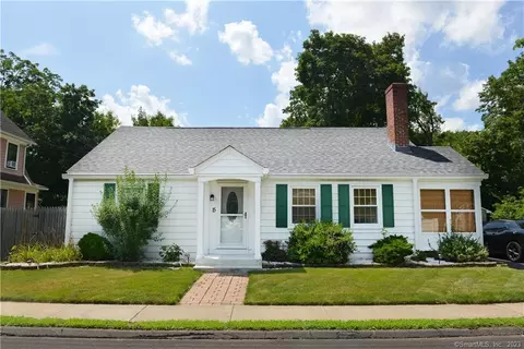 15 Strong Ct, Plainville, CT 06062