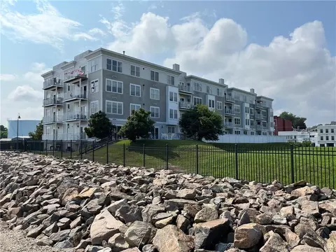 400 Bank St #205, New London, CT 06320