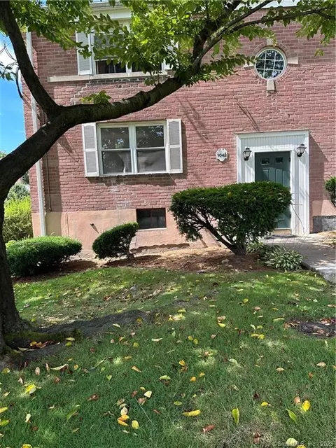 1042 E Main St #1, Stamford, CT 06902