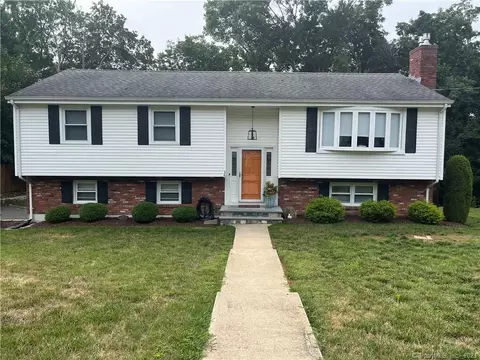 16 Oak Hill Dr, East Haven, CT 06513