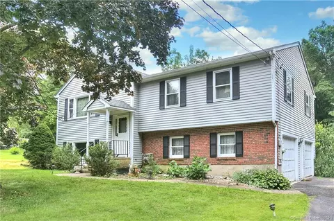 580 Whitney Ave, Trumbull, CT 06611
