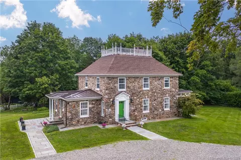 126 King St W, Danbury, CT 06811