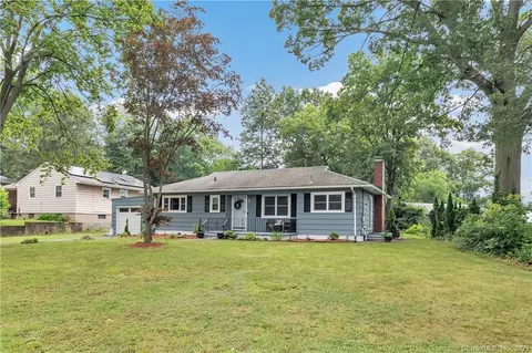 5 Collins Dr, West Haven, CT 06516
