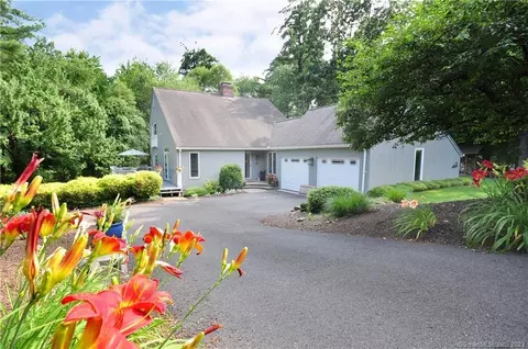 15 Castlewood Rd, Simsbury, CT 06089