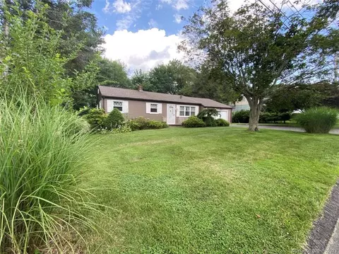 23 Meadowbrook Rd, Danbury, CT 06811