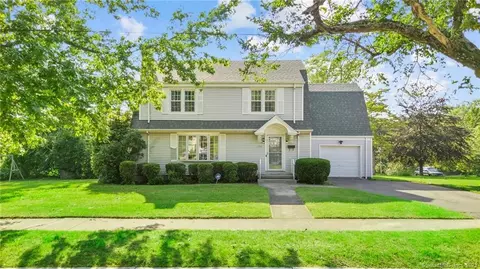 130 Kneeland Rd, East Haven, CT 06512