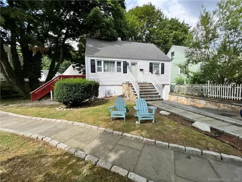 12 Glasser St, Norwalk, CT 06854