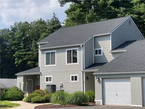 8 Gillette Ct #B, Simsbury, CT 06070