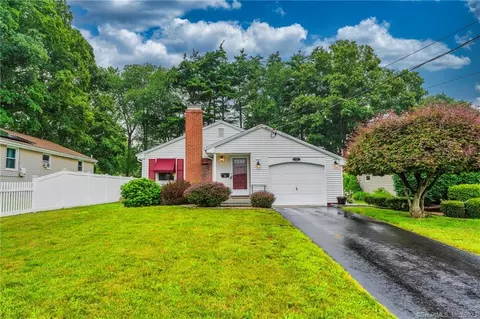 14 Goodwin Pl, West Hartford, CT 06110