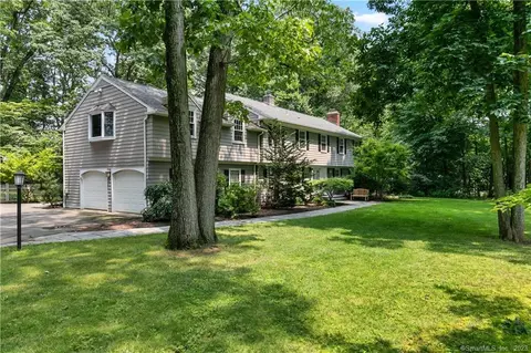 20 Crestview Dr, North Haven, CT 06473