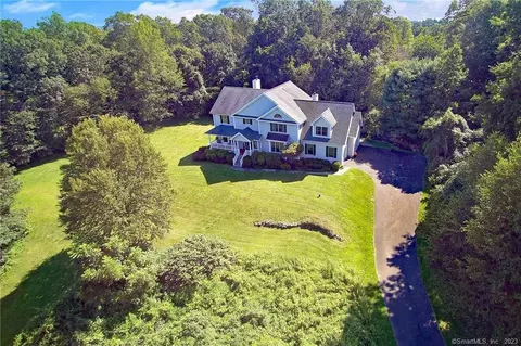13 Bonny Rd, Brookfield, CT 06804