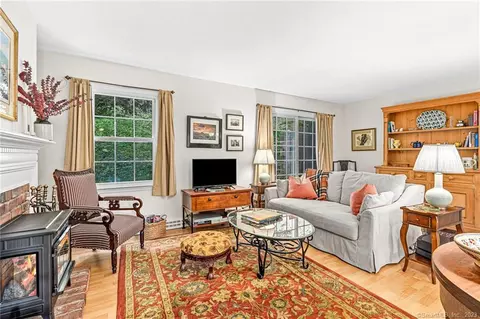 24 Tapping Reeve Vlg #24, Litchfield, CT 06759