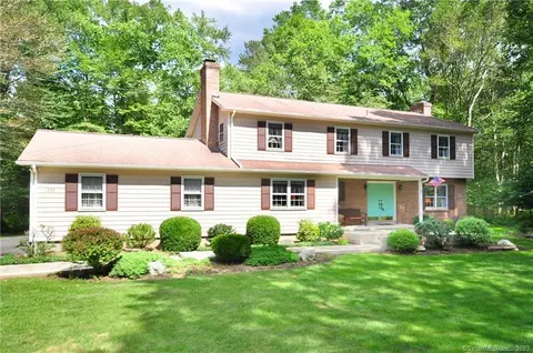 233 Carriage Dr, Southbury, CT 06488