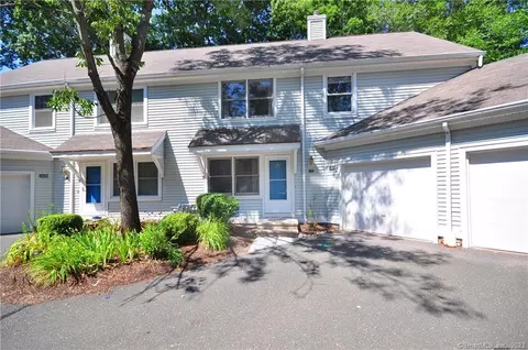 104 Briarwood Ct #104, Rocky Hill, CT 06067