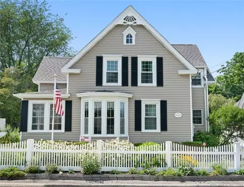 77 Cottage St, Groton, CT 06340