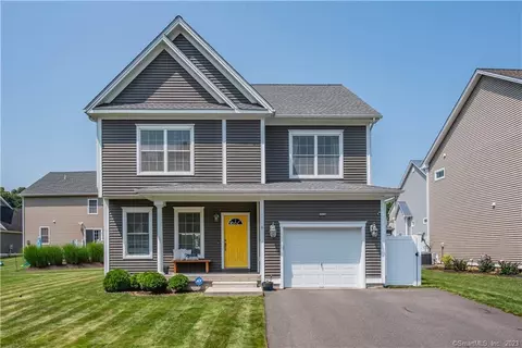 6 Saw Mill Ln #6, Plainville, CT 06062