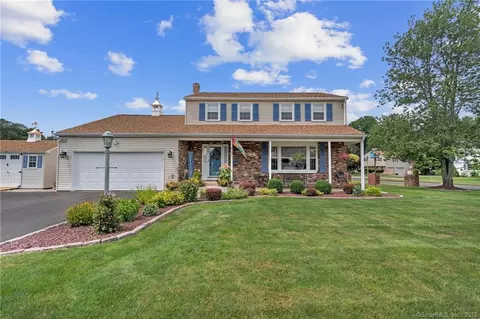 9 Meadow View Dr, Wethersfield, CT 06109