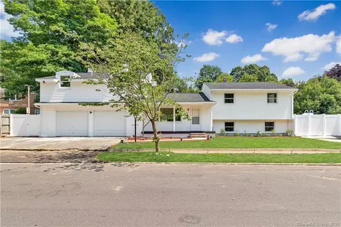 160 Katona Dr, Fairfield, CT 06824