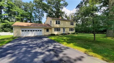 13 Beech St, Woodstock, CT 06281