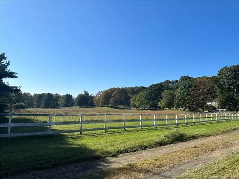 210 River Rd # a, Madison, CT 06443