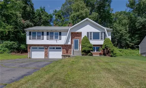 82 Oak Hollow Dr, Waterbury, CT 06708
